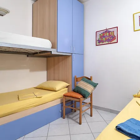 Via Pioppi شقة